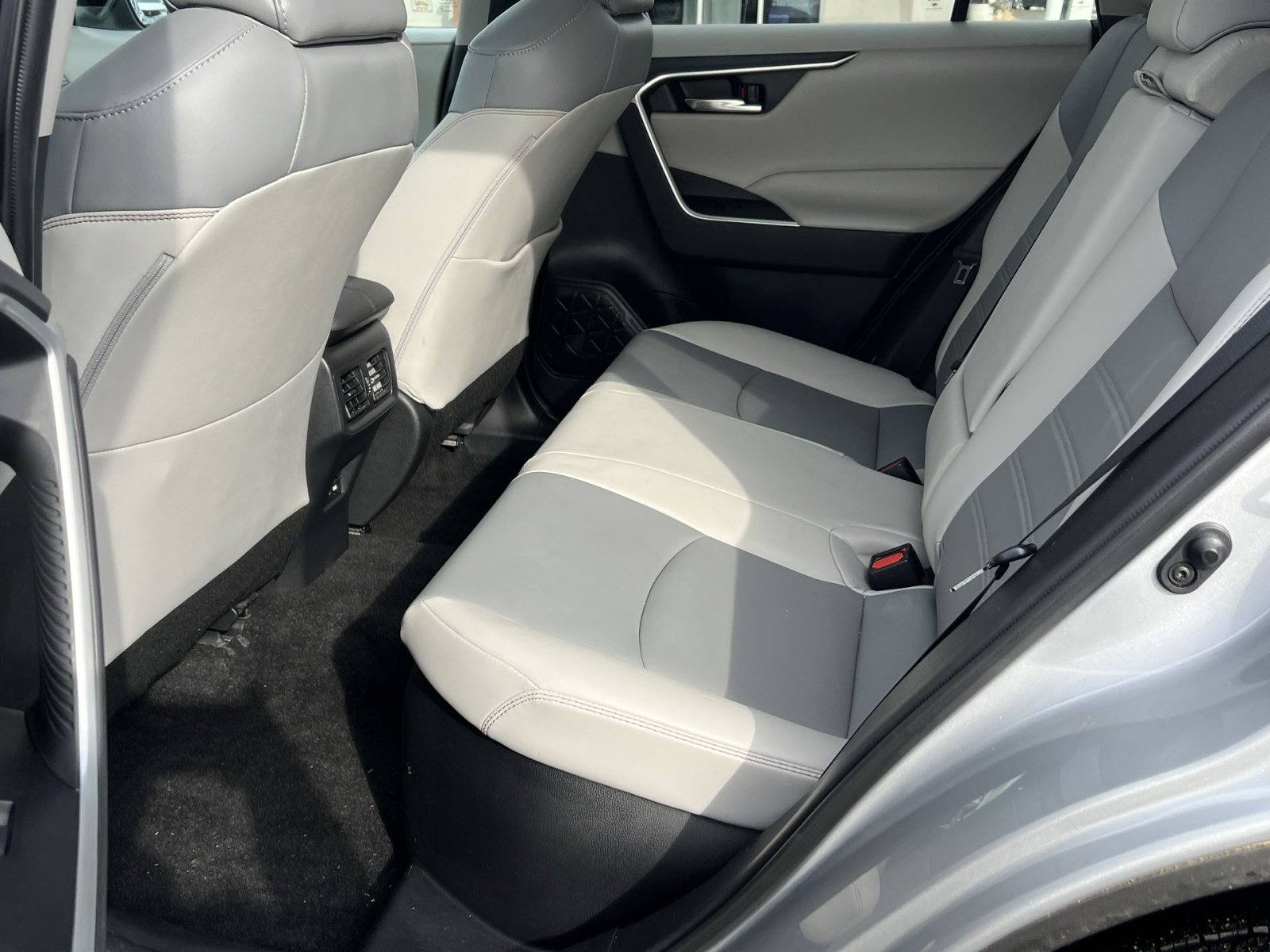 Used 2021 Toyota RAV4 XLE Premium image 26