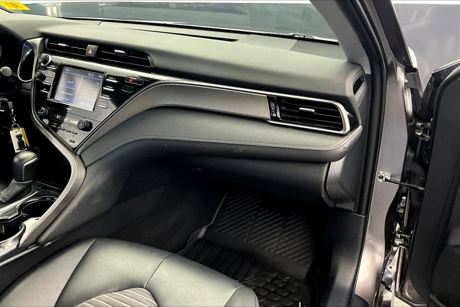 Used 2020 Toyota Camry SE FWD image 17