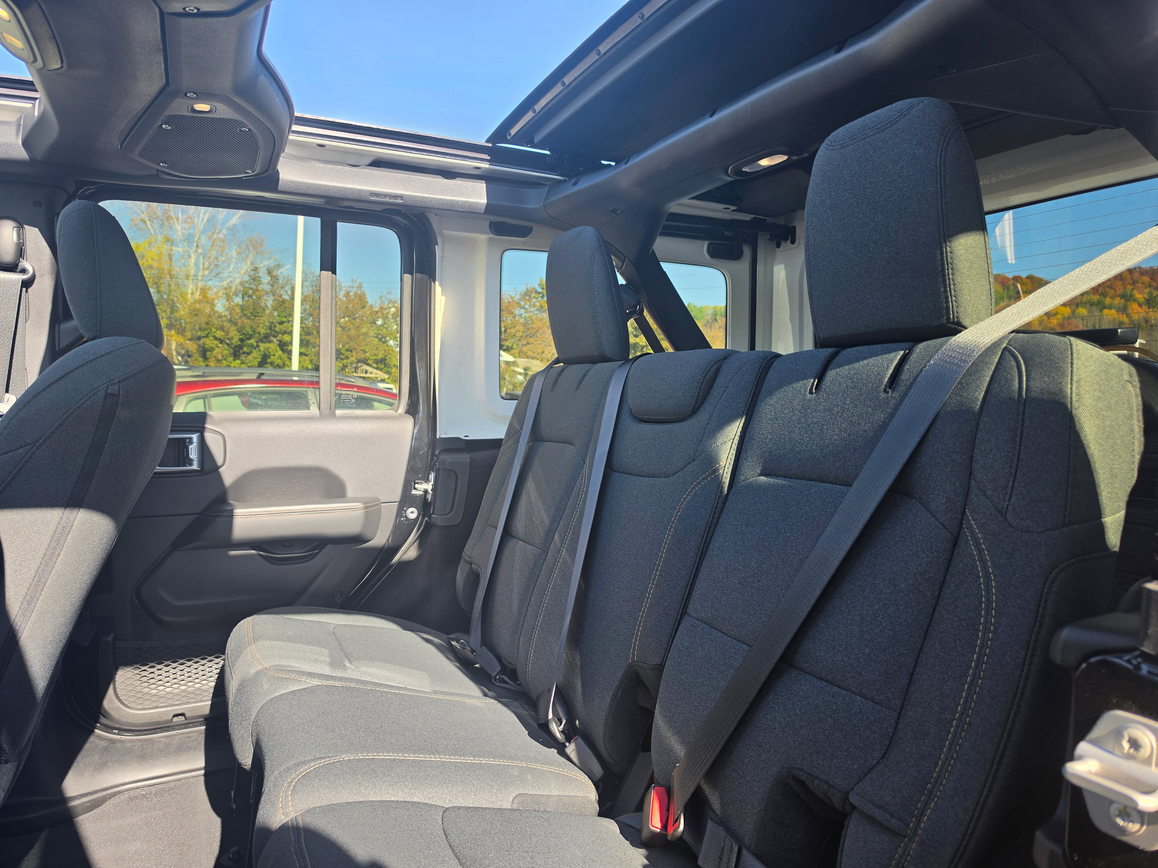 Used 2026 Jeep Wrangler Unlimited Sahara AWD/4WD image 14