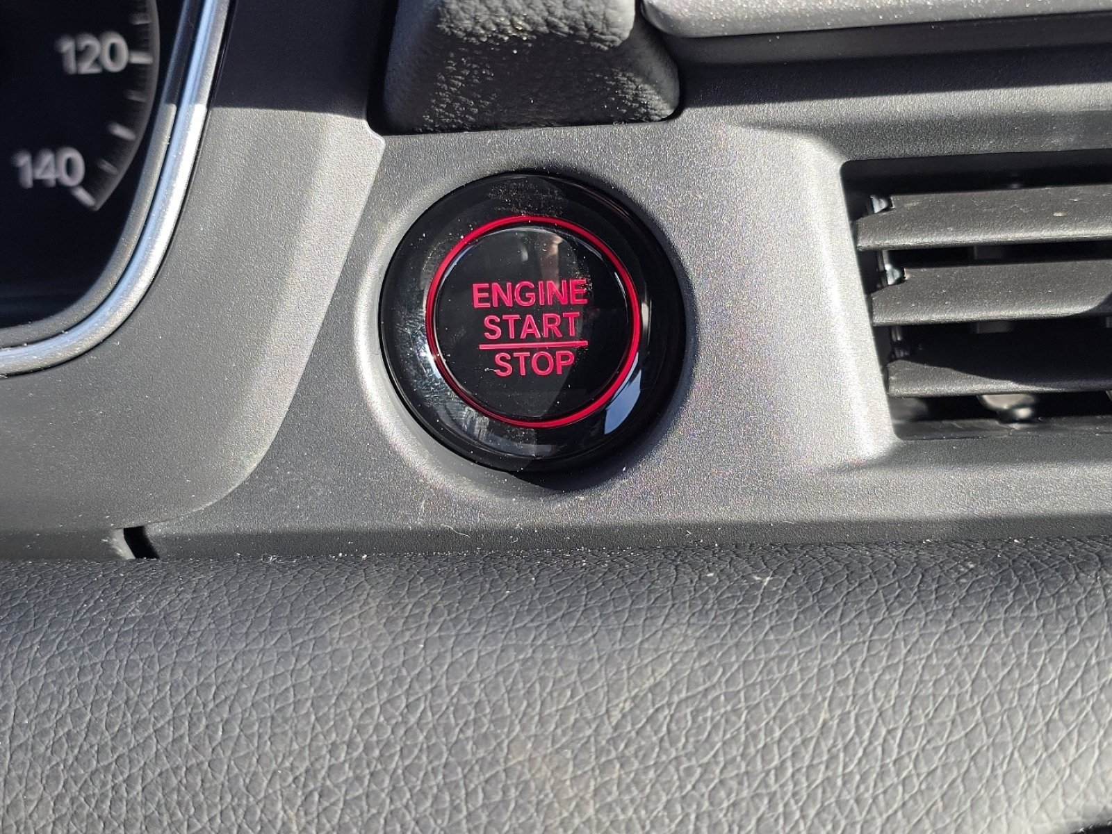 New 2025 Honda Pilot Touring image 34