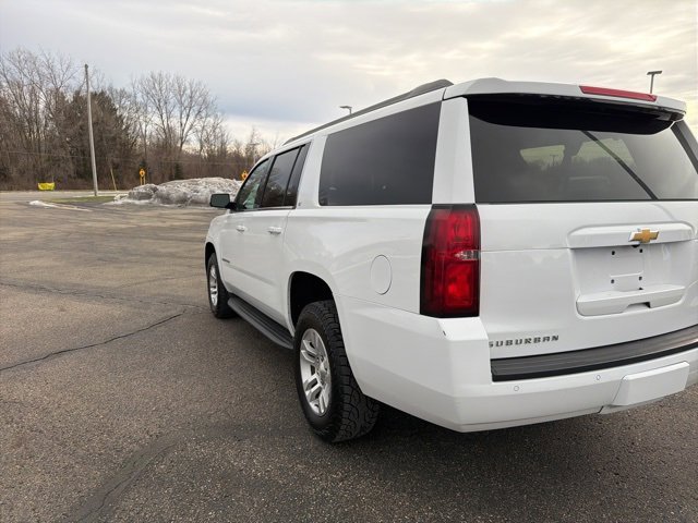 Used 2018 Chevrolet Suburban LT w/ Luxury Package image 5