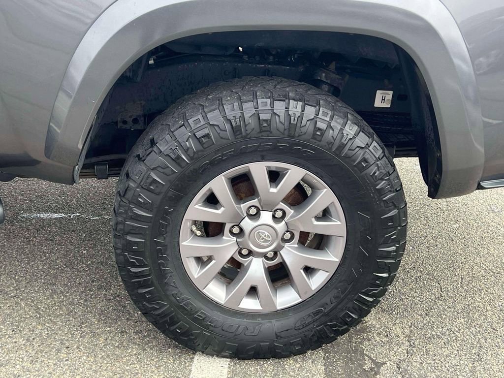 Used 2019 Toyota Tacoma SR5 w/ SR5 Appearance Package (SM) AWD/4WD image 7