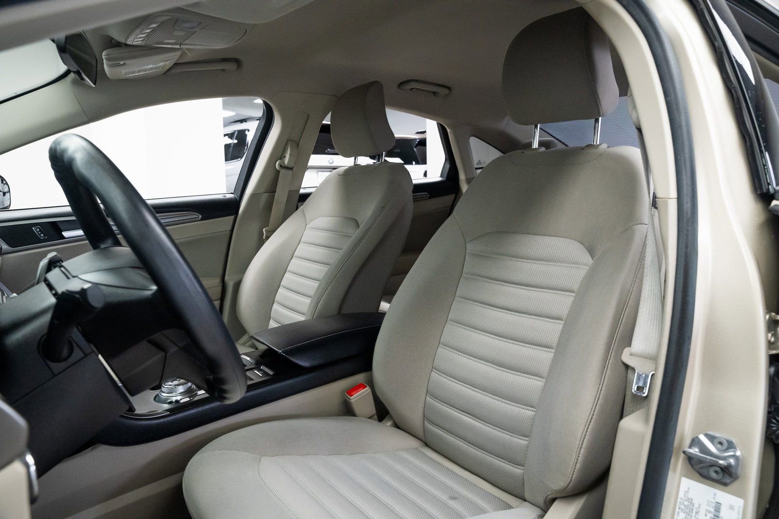 Used 2017 Ford Fusion SE FWD image 15