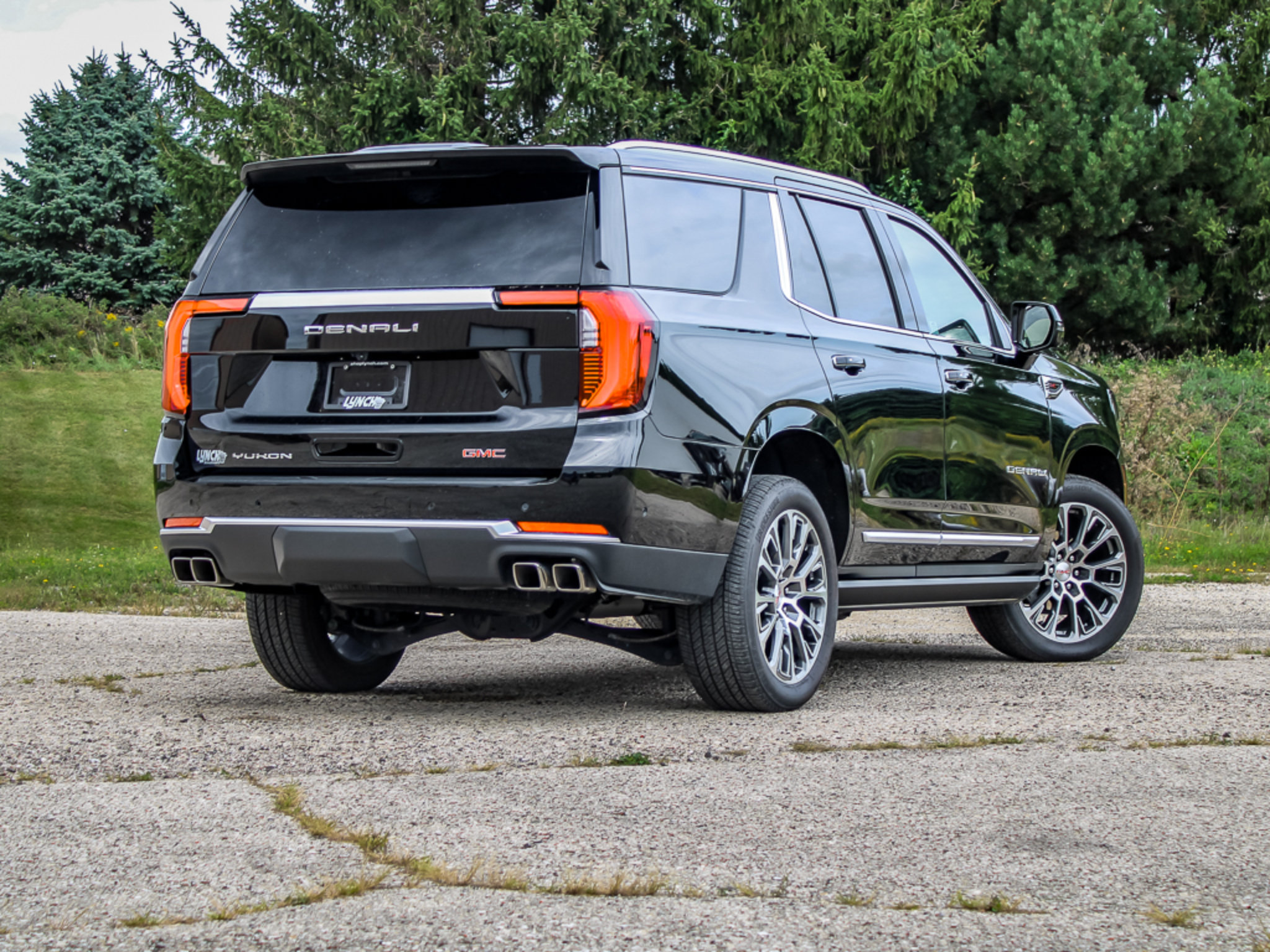 Used 2026 GMC Yukon Denali w/ Sun & Power Step Package AWD/4WD image 12