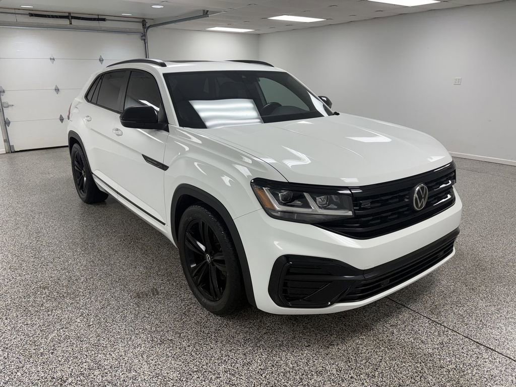 Used 2022 Volkswagen Atlas Cross Sport SEL R-Line image 2