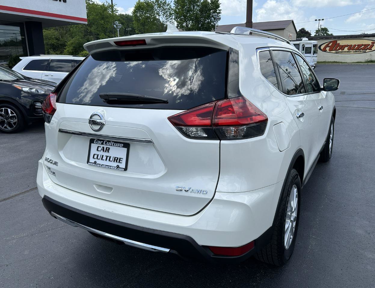 Used 2017 Nissan Rogue SV AWD/4WD image 16