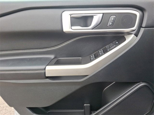 Used 2022 Ford Explorer XLT image 12