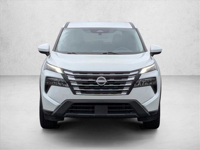 Used 2024 Nissan Rogue SV image 2