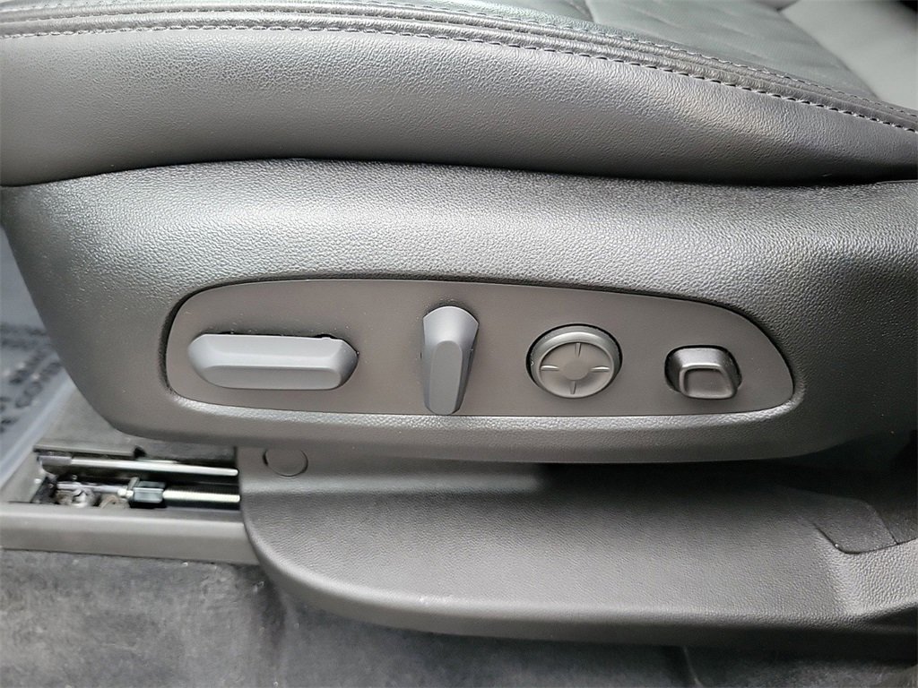 Used 2023 Buick Enclave Avenir w/ Avenir Technology Package image 17