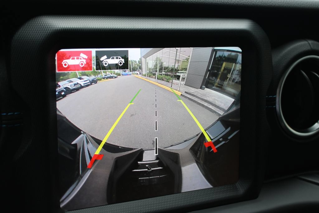 Used 2022 Jeep Wrangler Unlimited Rubicon 4xe AWD/4WD image 15