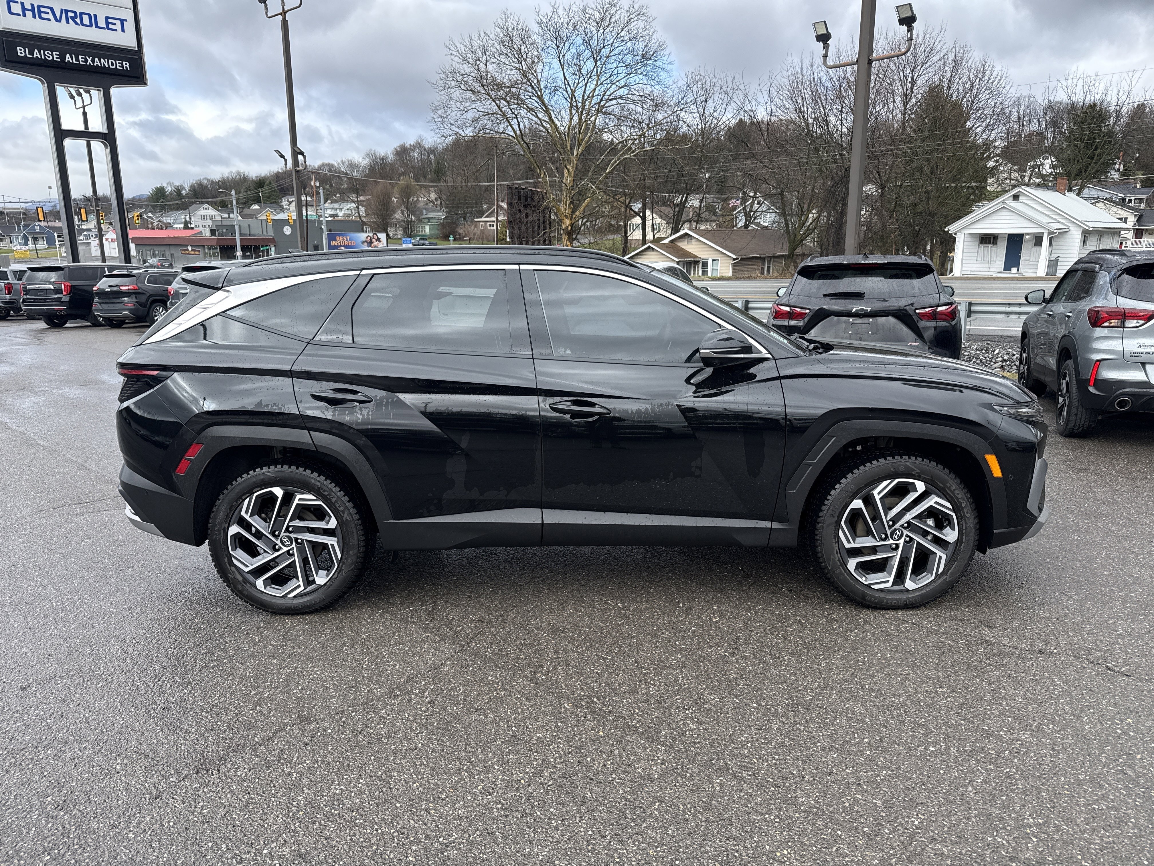 Used 2025 Hyundai Tucson Limited AWD/4WD image 2