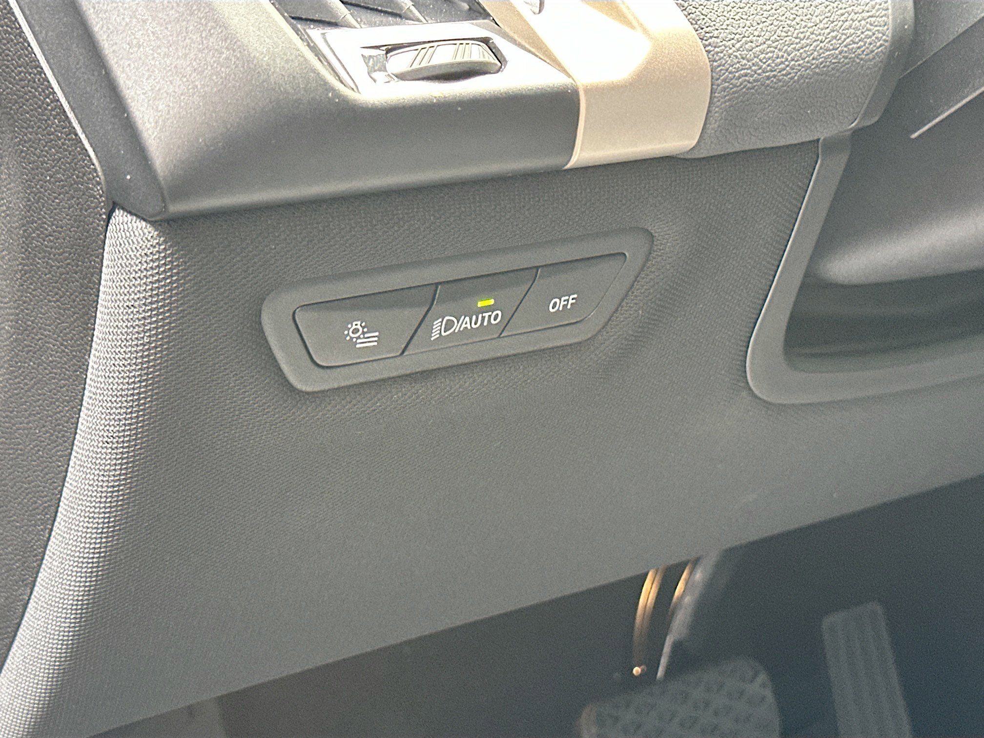 Certified 2025 BMW iX xDrive50 image 10