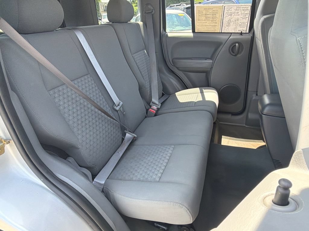 Used 2006 Jeep Liberty Sport RWD image 19