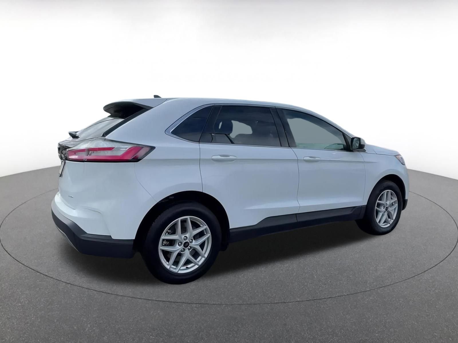 Used 2024 Ford Edge SEL image 15