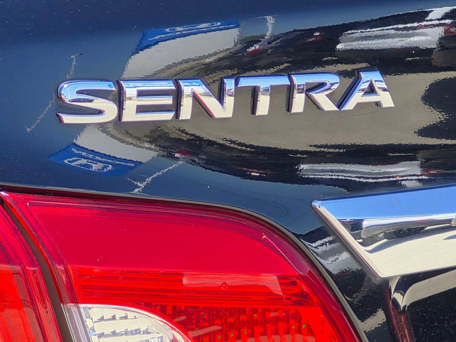 Used 2018 Nissan Sentra SV FWD image 11