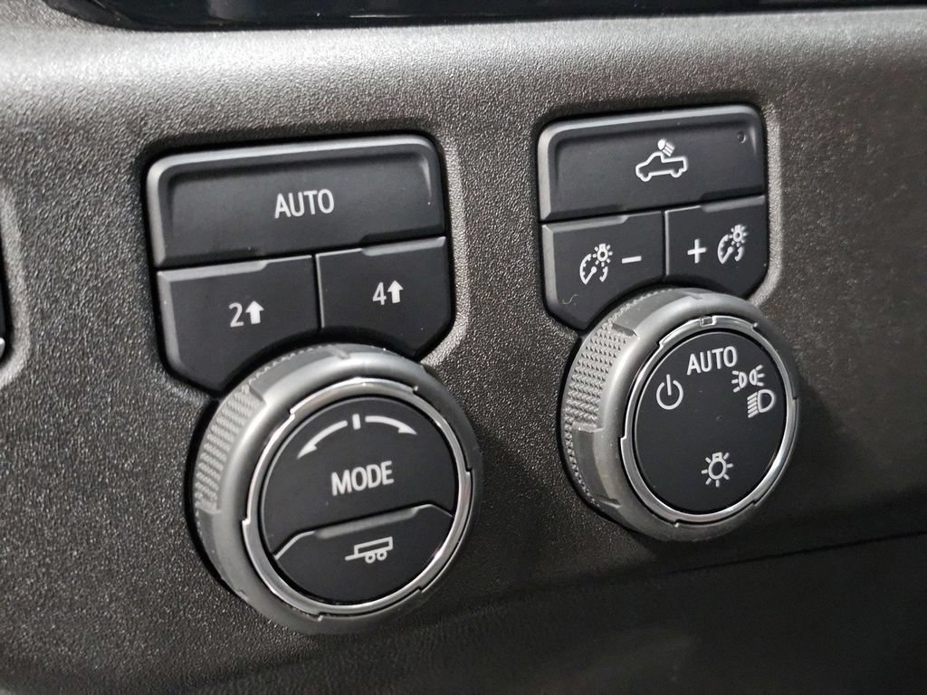 Used 2024 Chevrolet Silverado 1500 LT AWD/4WD image 31