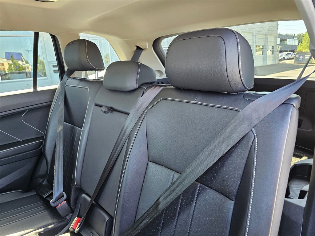 Used 2024 Volkswagen Tiguan SE w/ Panoramic Sunroof Package image 11