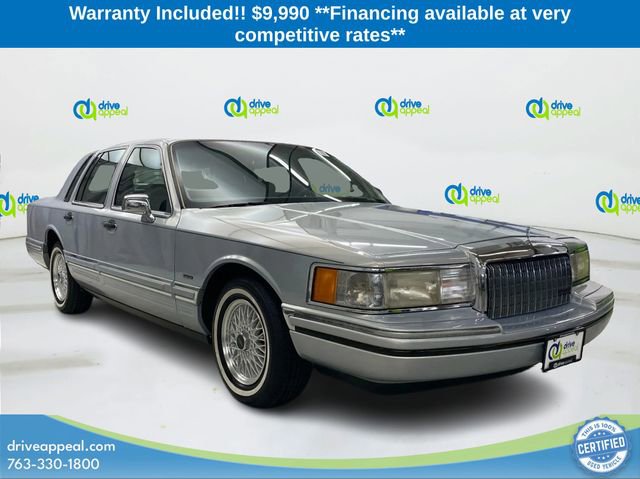 Used 1994 Lincoln Town Car Signature RWD image 3