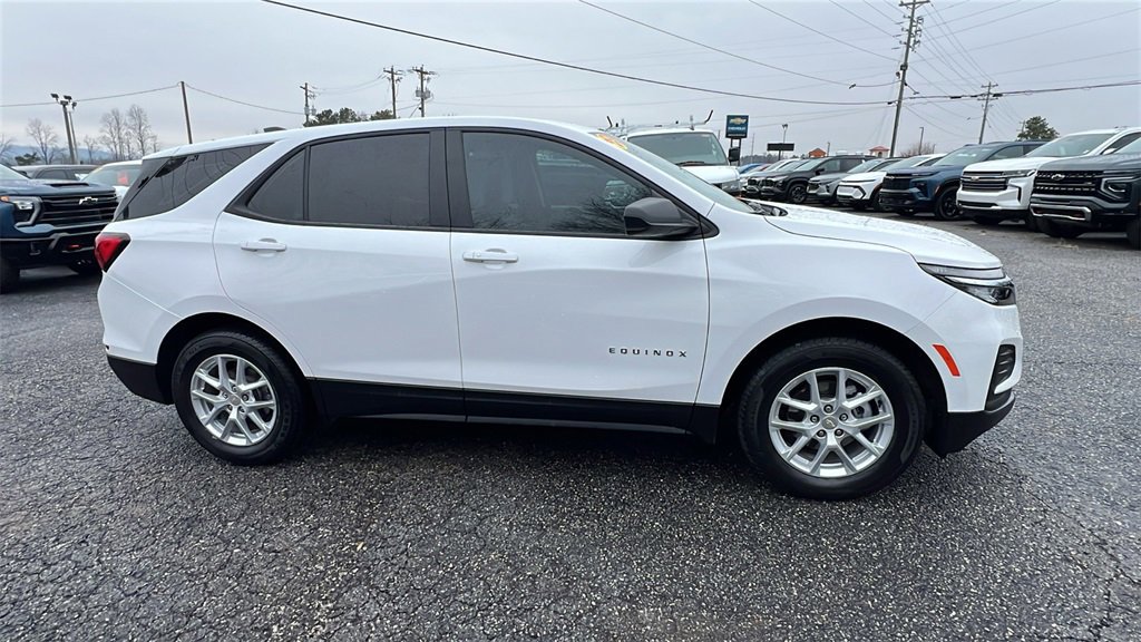 Used 2023 Chevrolet Equinox LS image 4