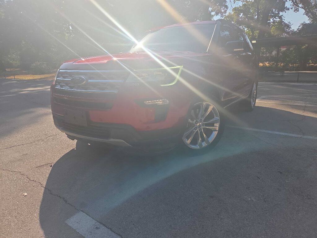 Used 2018 Ford Explorer XLT w/ Equipment Group 202A FWD image 1