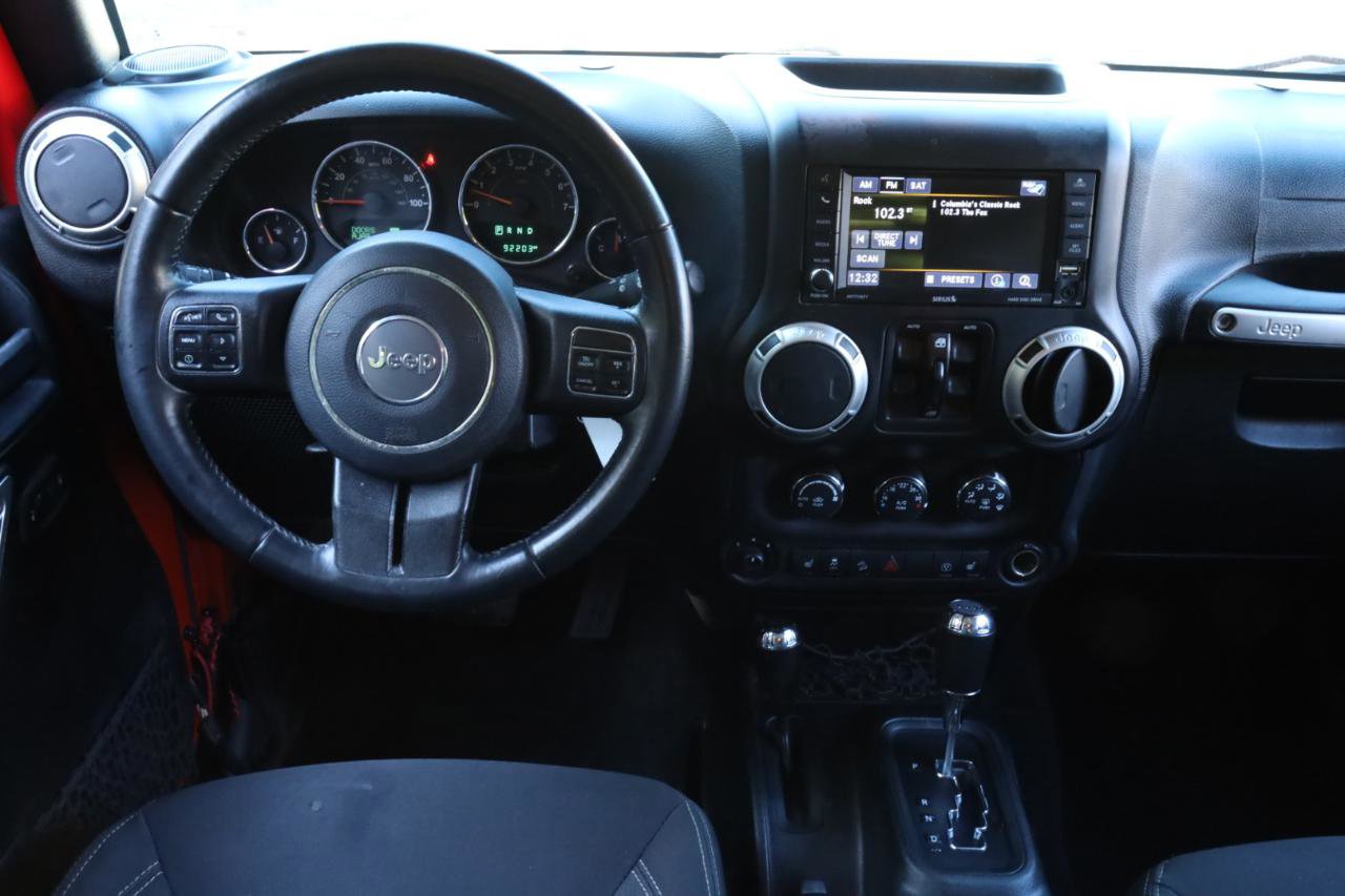 Used 2018 Jeep Wrangler Unlimited Rubicon w/ Cold Weather Group AWD/4WD image 12