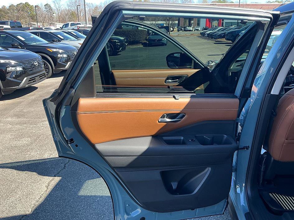 New 2026 Nissan Pathfinder Platinum image 21