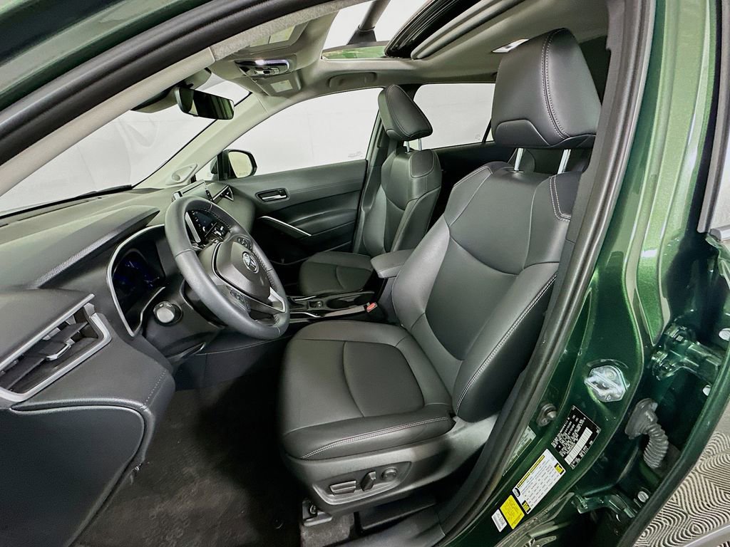 Used 2022 Toyota Corolla Cross XLE image 20