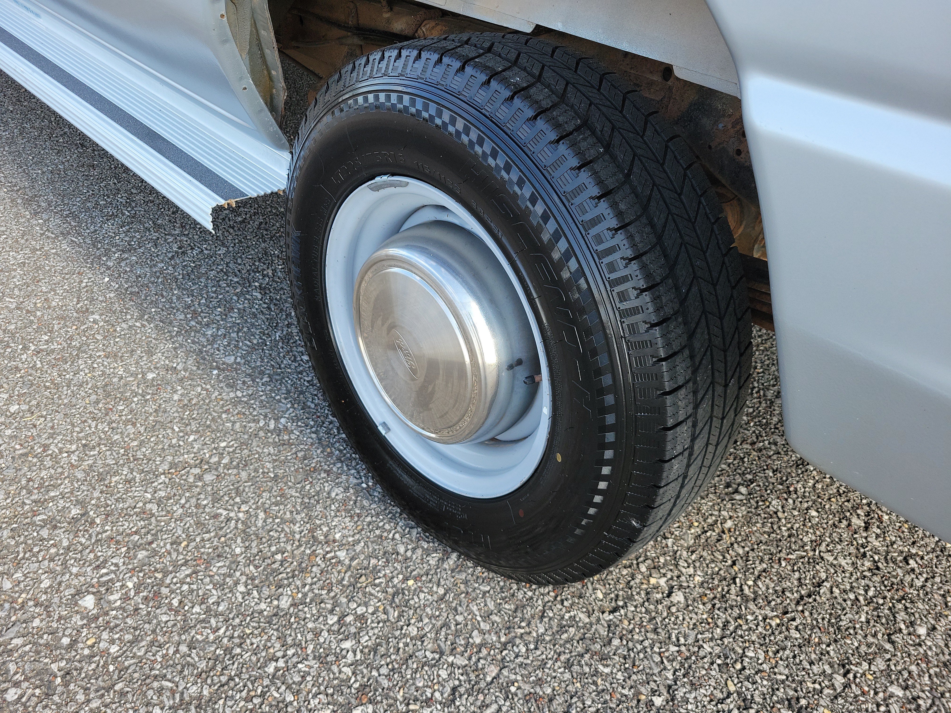 Used 2000 Ford E-250 and Econoline 250 RWD image 21