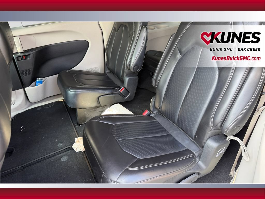 Used 2023 Chrysler Pacifica Touring-L FWD image 32