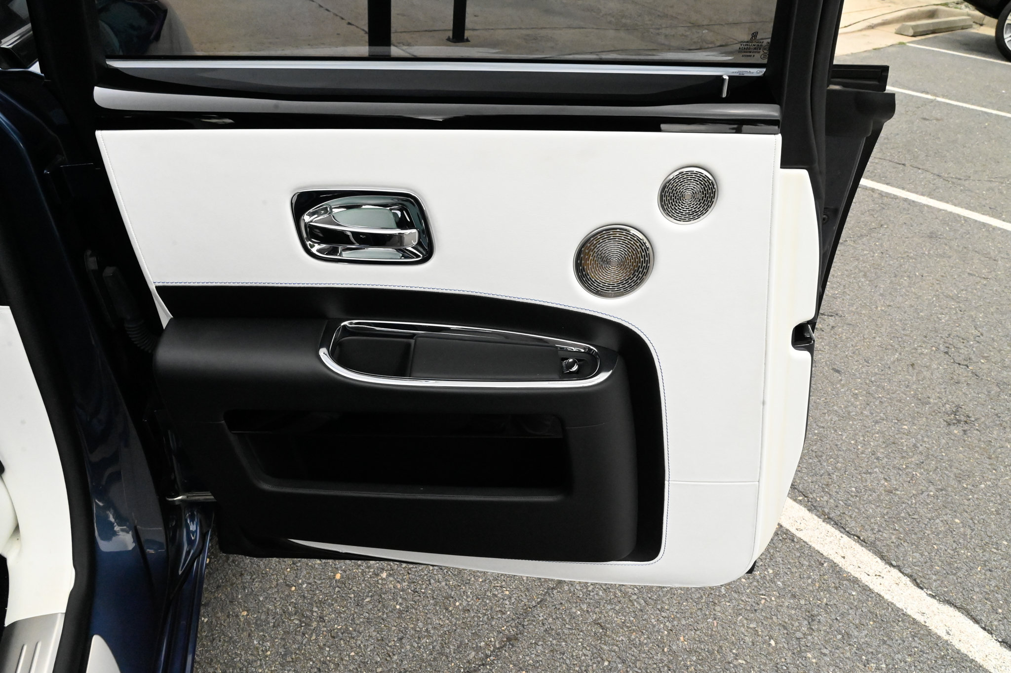 Used 2018 Rolls-Royce Ghost RWD image 39