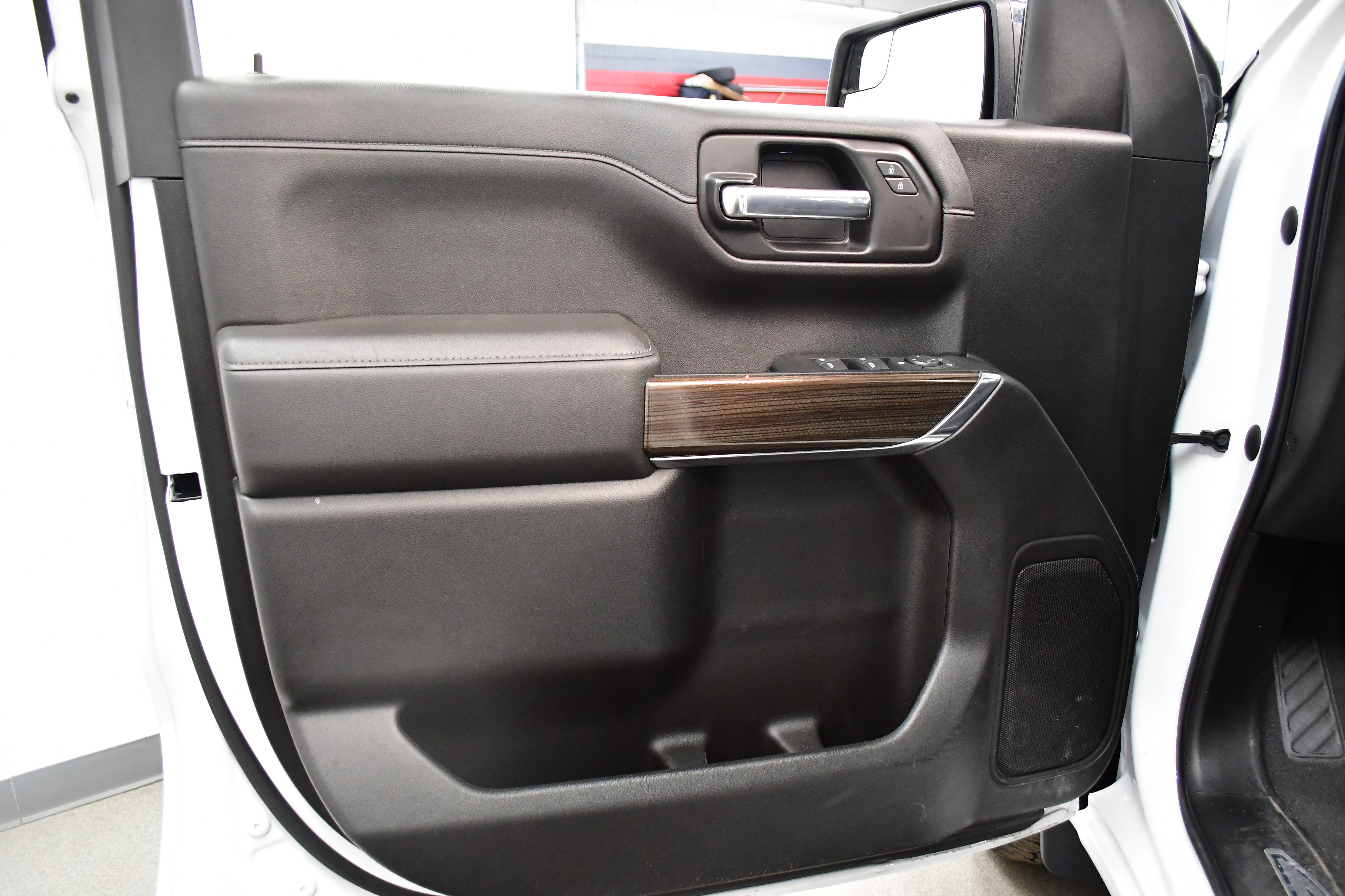 Used 2022 Chevrolet Silverado 1500 LT AWD/4WD image 17