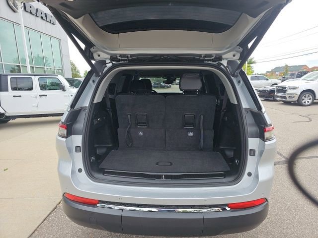 Used 2024 Jeep Grand Cherokee L Limited image 7