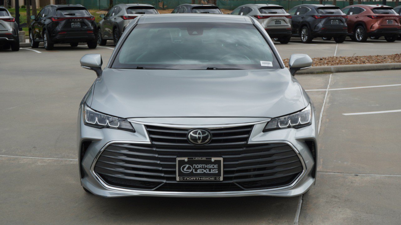 Used 2022 Toyota Avalon XLE FWD image 2