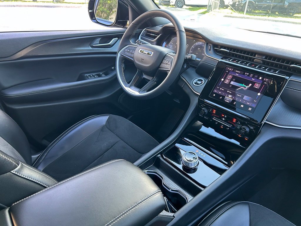 Certified 2025 Jeep Grand Cherokee L Altitude RWD image 10