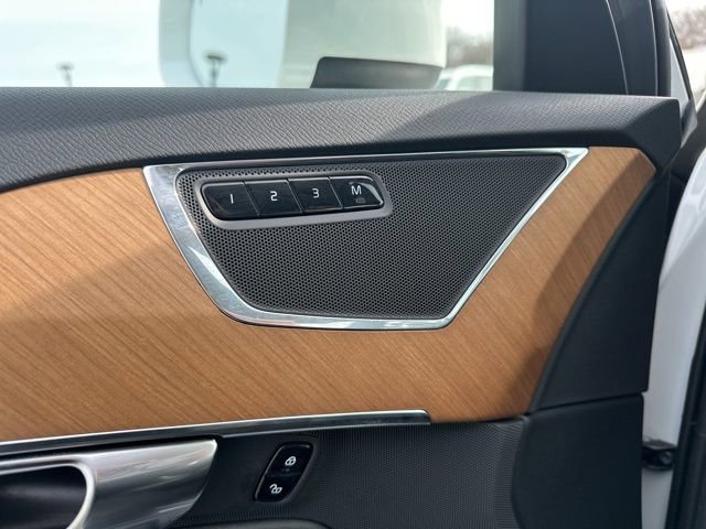 Certified 2023 Volvo XC90 B5 Plus image 33