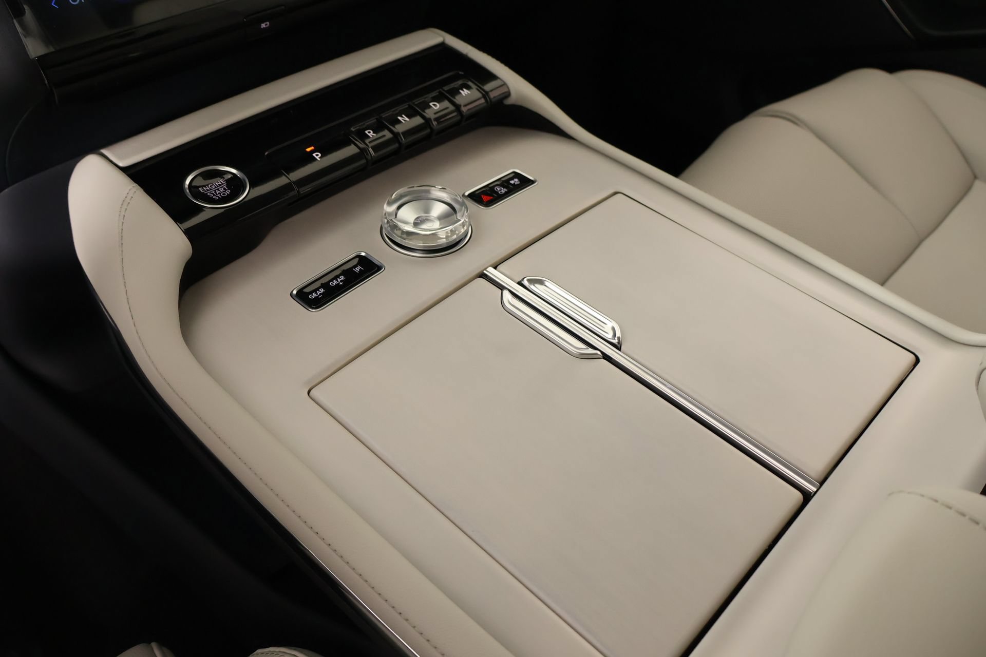 New 2026 Lincoln Navigator Premiere AWD/4WD image 9