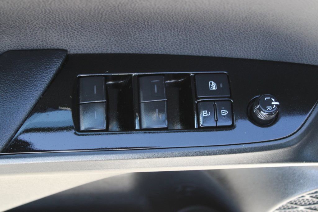 Used 2019 Toyota Prius Prime Premium w/ Carpet Mat Package image 10