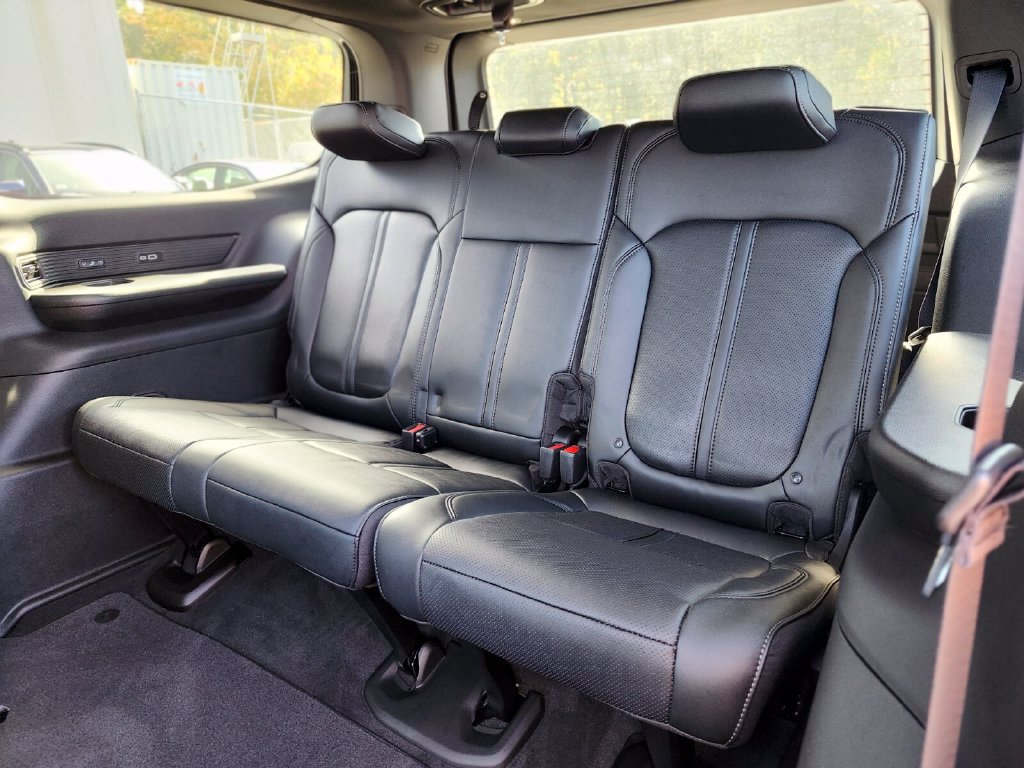 Used 2026 Jeep Grand Wagoneer Limited AWD/4WD image 17