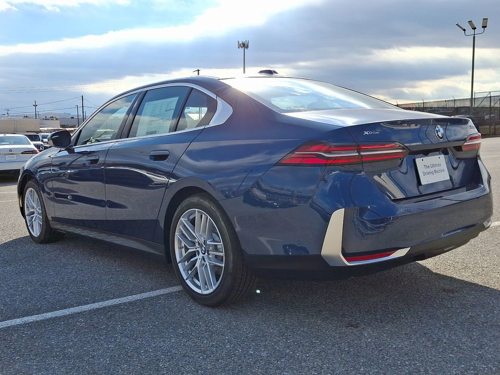 Used 2025 BMW 530i xDrive w/ Premium Package AWD/4WD image 7