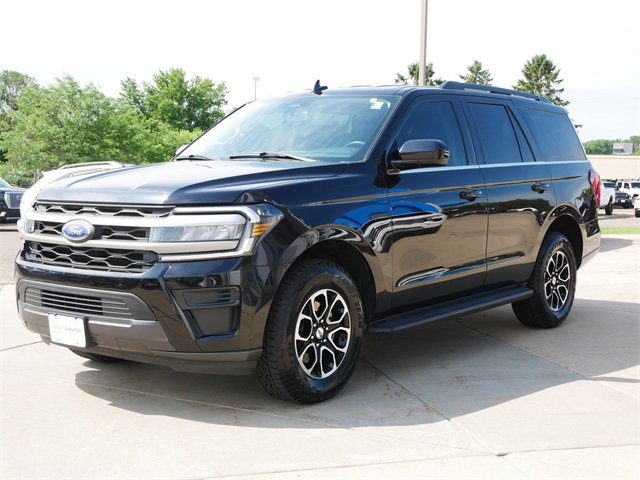 Used 2024 Ford Expedition XLT image 3