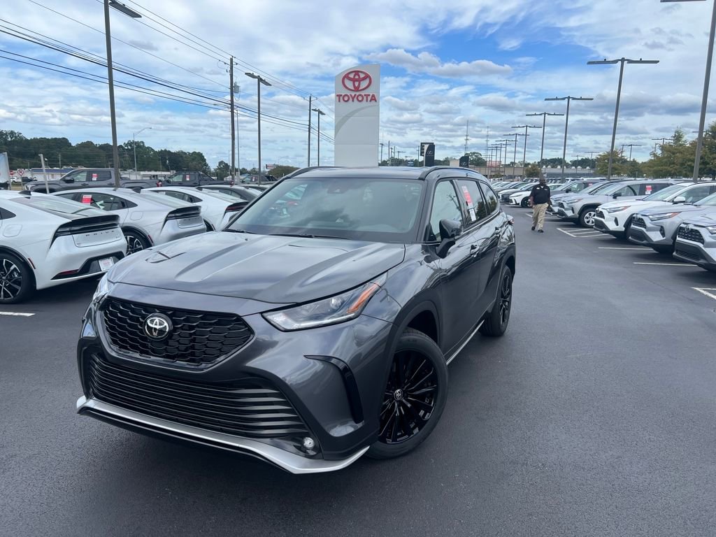 New 2025 Toyota Highlander XSE