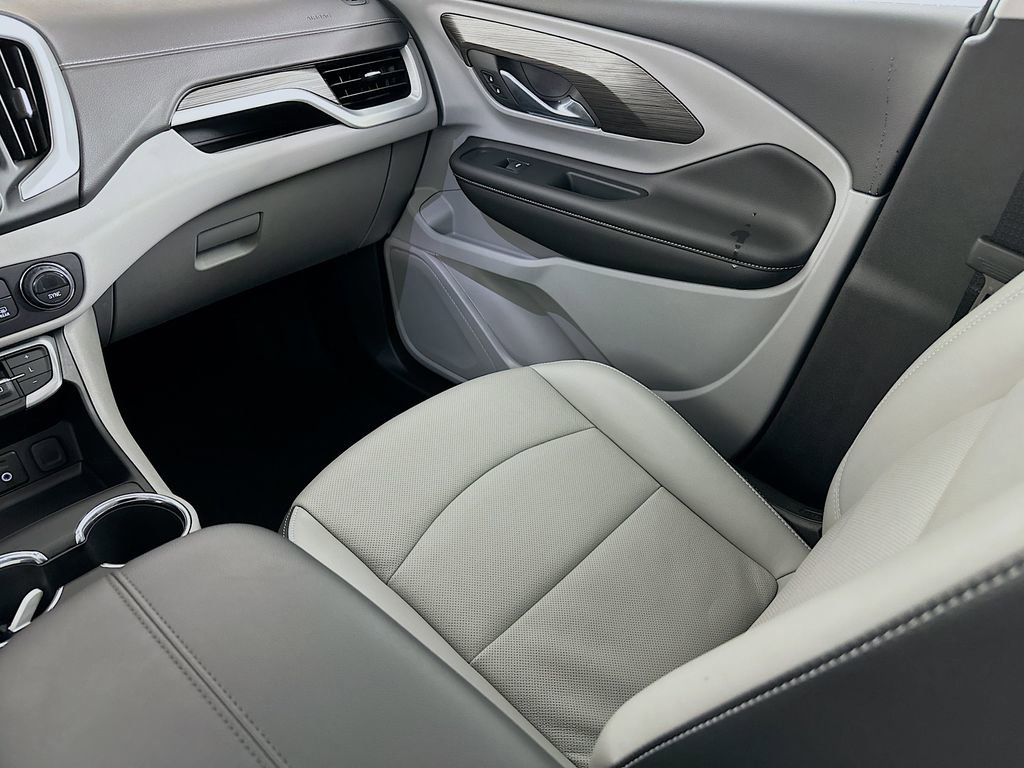 Used 2023 GMC Terrain SLT image 30