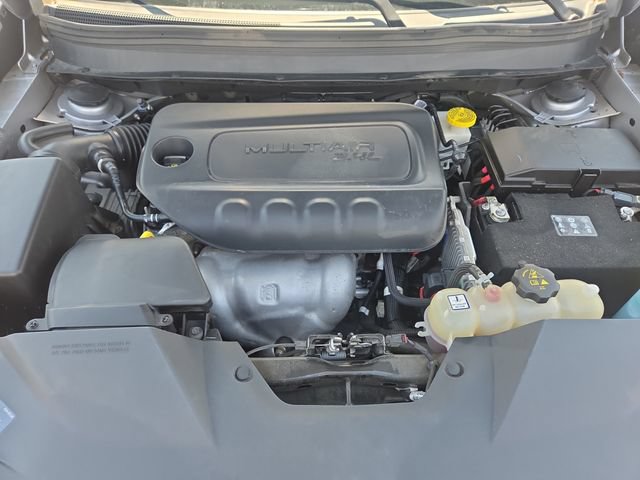 Used 2019 Jeep Cherokee Latitude w/ Cold Weather Group AWD/4WD image 31