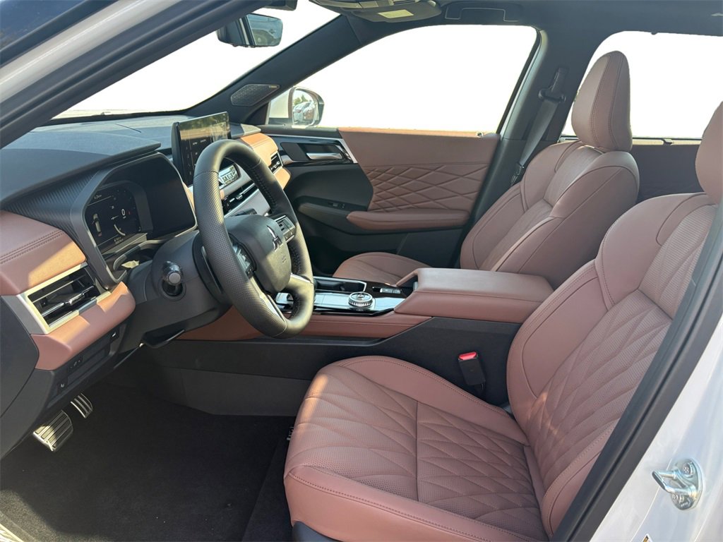 New 2025 Mitsubishi Outlander SEL image 3