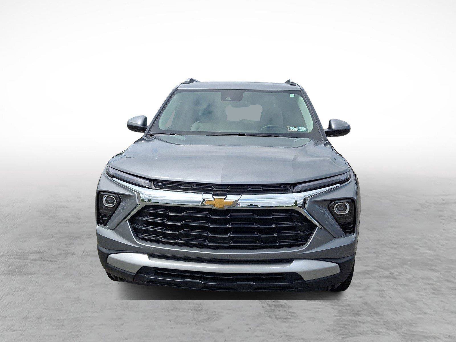 Used 2024 Chevrolet TrailBlazer LT w/ LT Cold Weather Package AWD/4WD image 2