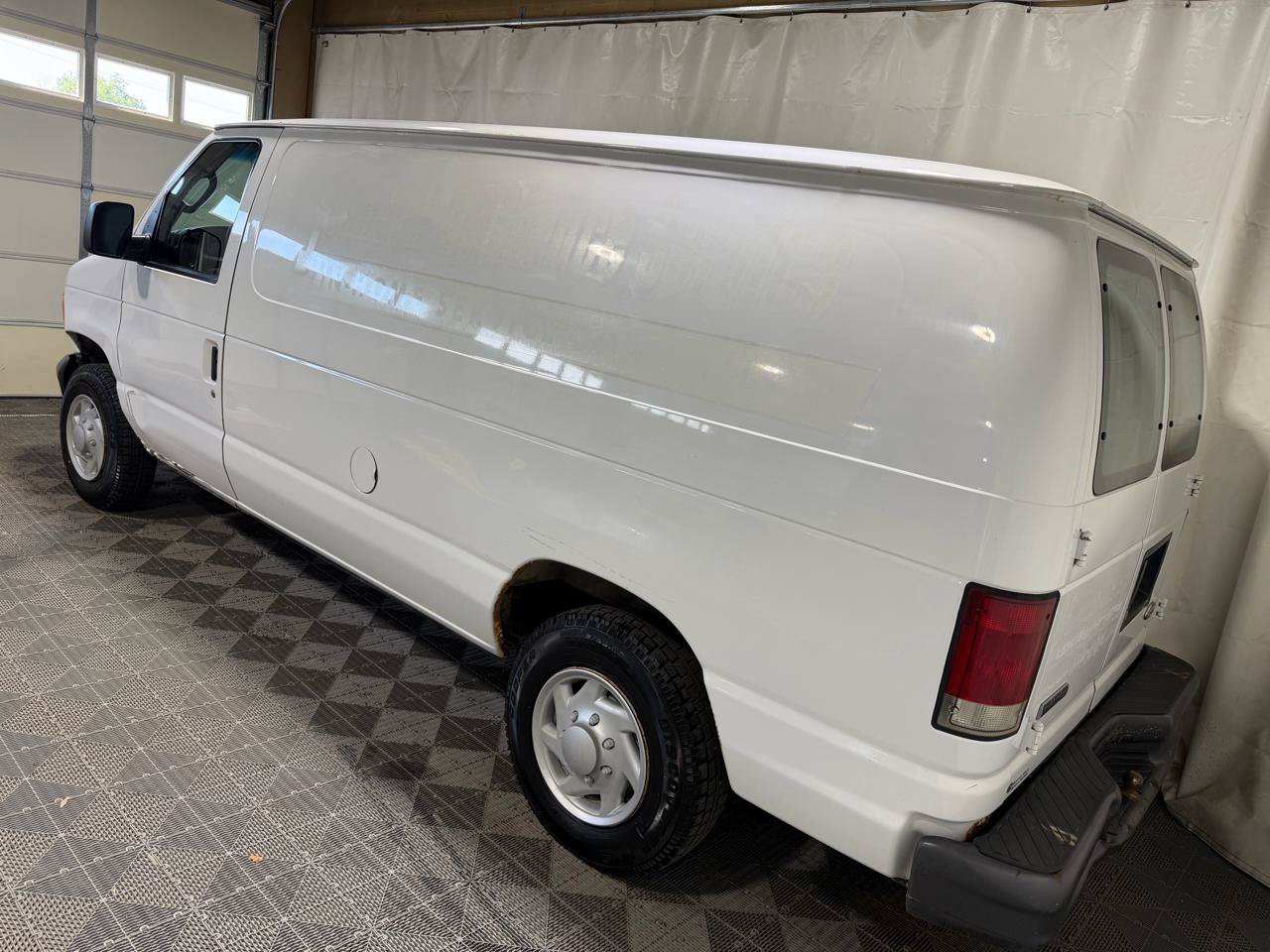 Used 2007 Ford E-150 and Econoline 150 RWD image 4