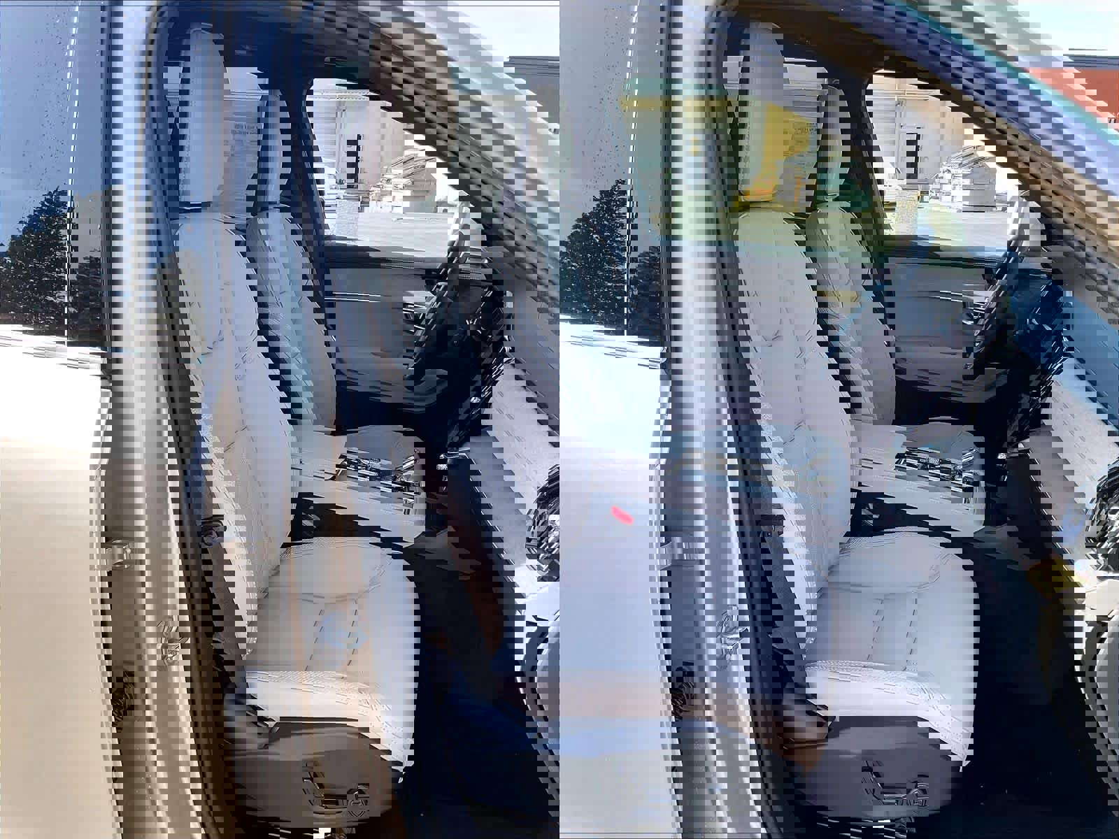 New 2026 Volvo XC90 T8 Plus w/ Protection Package Premier image 32