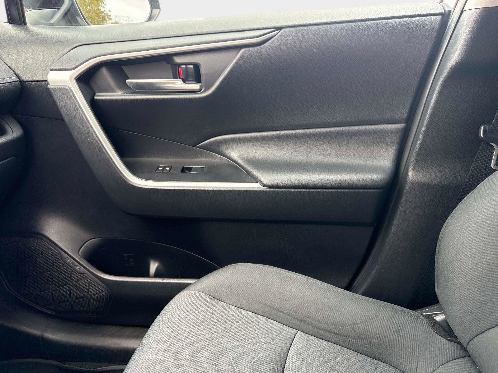 Used 2021 Toyota RAV4 XLE image 23