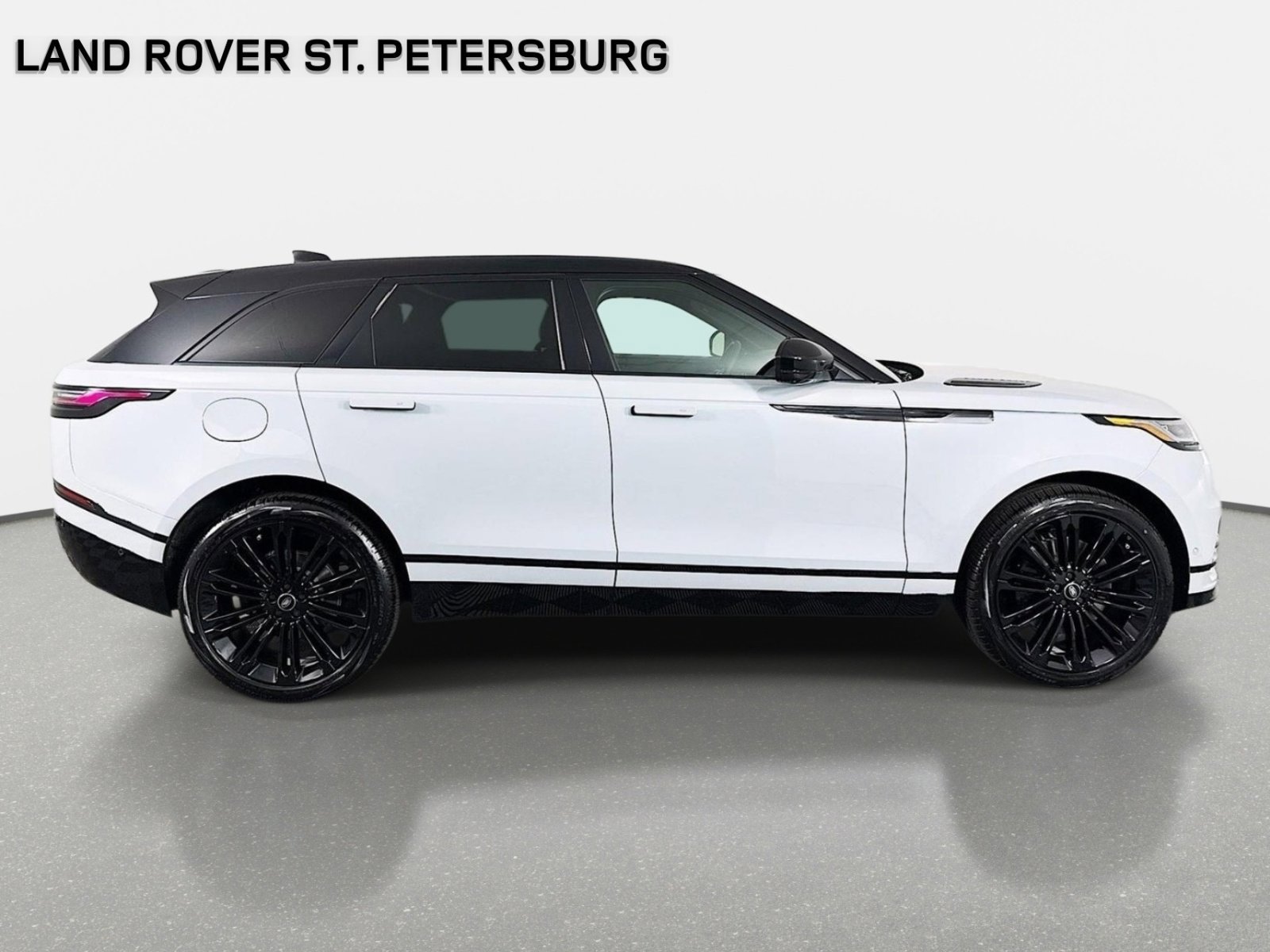 Used 2026 Land Rover Range Rover Velar Dynamic SE AWD/4WD image 4