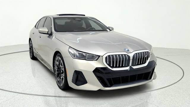 Used 2026 BMW i5 eDrive40 w/ M Sport Package RWD image 2